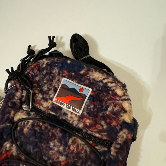 25. VANS MN BAIL SHOULDER BAG - Picture 4 of 10